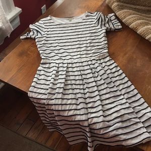 Bordeaux tshirt dress with ruffle and pleat detail